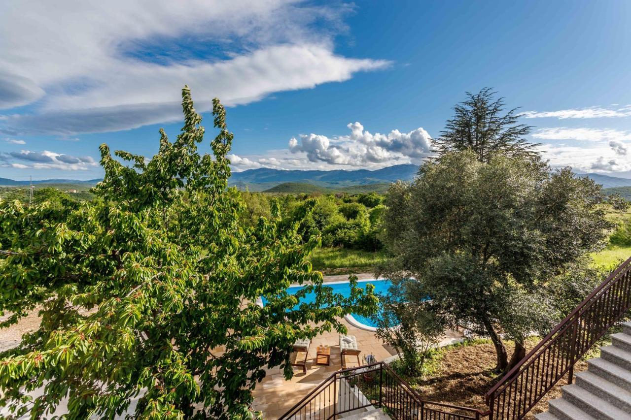 Casa Di Oliva-House With Heated Pool & Jacuzzi In Trilj, Croatia Villa Bagian luar foto