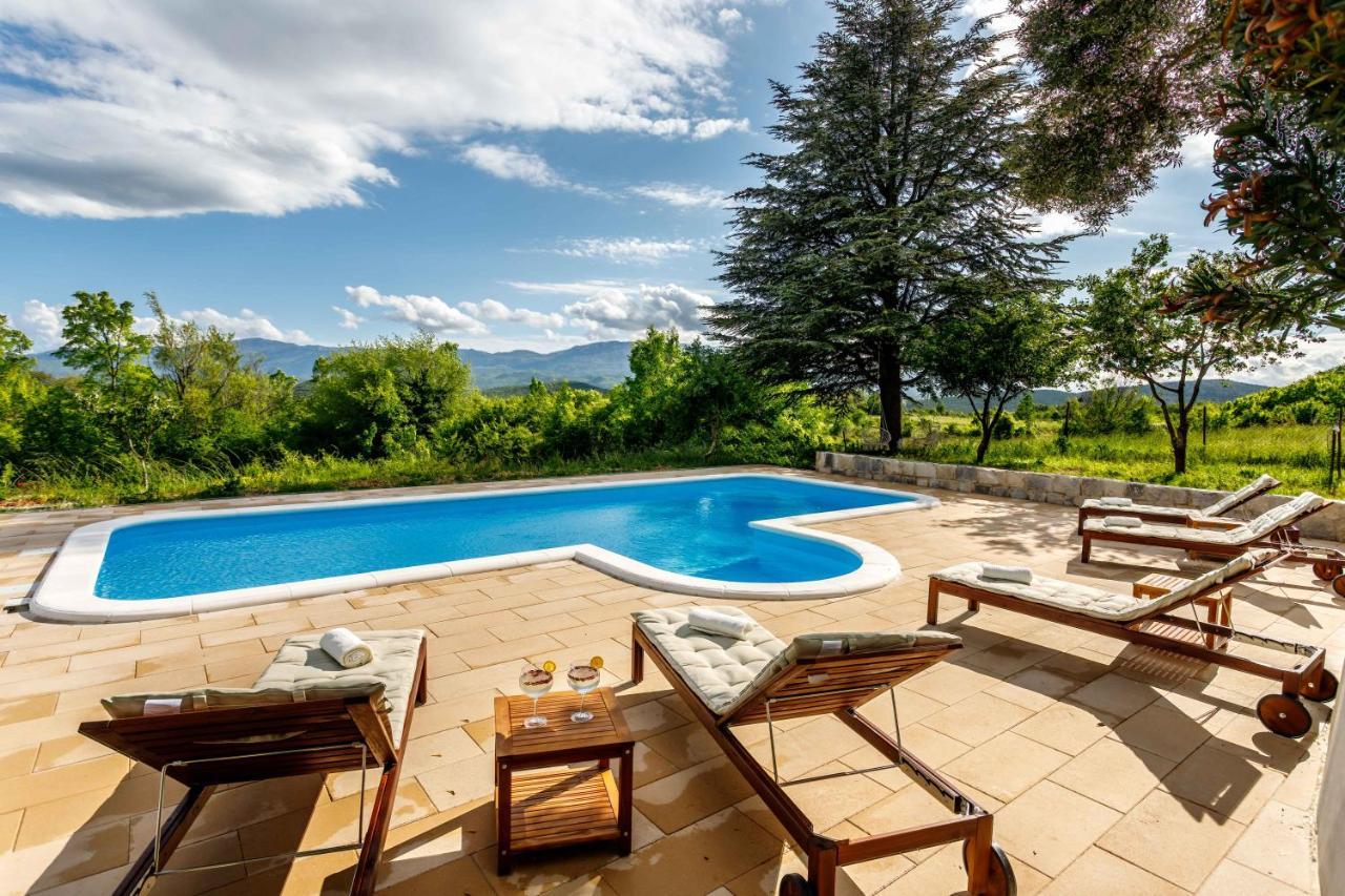 Casa Di Oliva-House With Heated Pool & Jacuzzi In Trilj, Croatia Villa Bagian luar foto