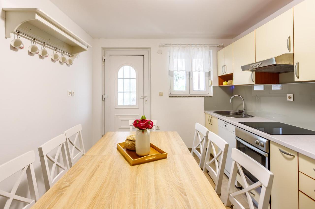 Casa Di Oliva-House With Heated Pool & Jacuzzi In Trilj, Croatia Villa Bagian luar foto