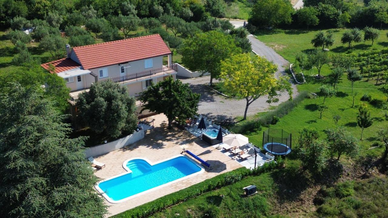 Casa Di Oliva-House With Heated Pool & Jacuzzi In Trilj, Croatia Villa Bagian luar foto