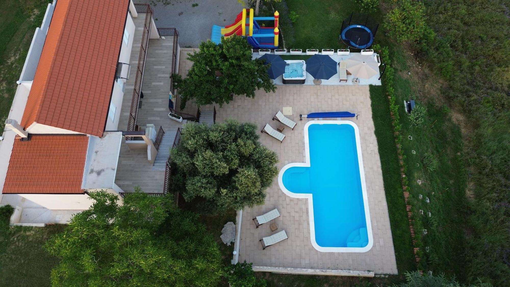 Casa Di Oliva-House With Heated Pool & Jacuzzi In Trilj, Croatia Villa Bagian luar foto